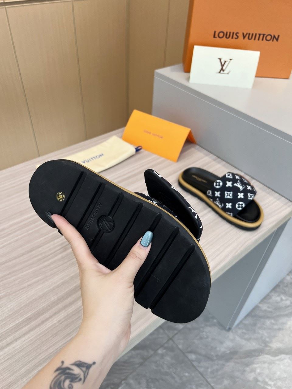 Louis Vuitton Slippers